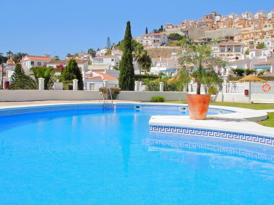 Beautiful 3 Bedroom Townhouse In Urb. Tropicana, Nerja Exterior foto